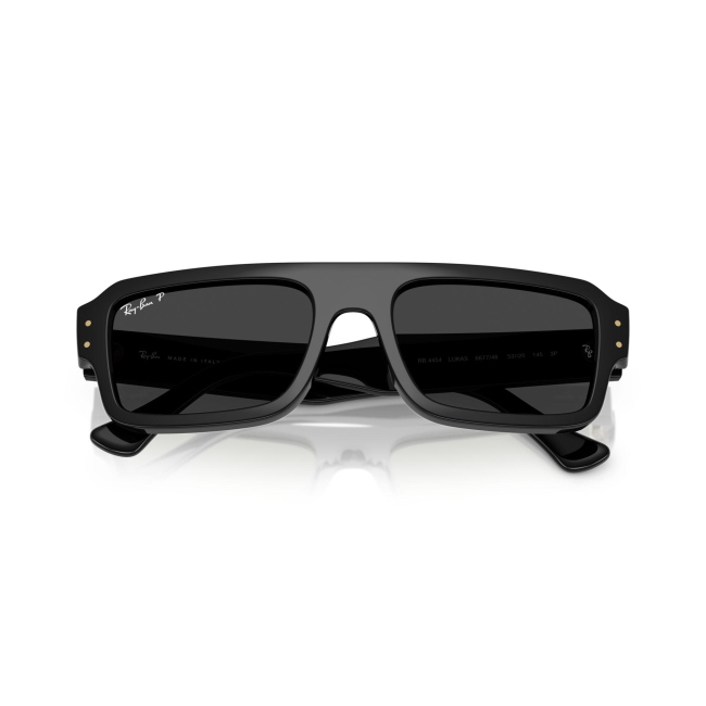 Ray-Ban RB 4454 LUKAS col. 6677/48 è un occhiale da sole in acetato nero lucido e calibro 56.