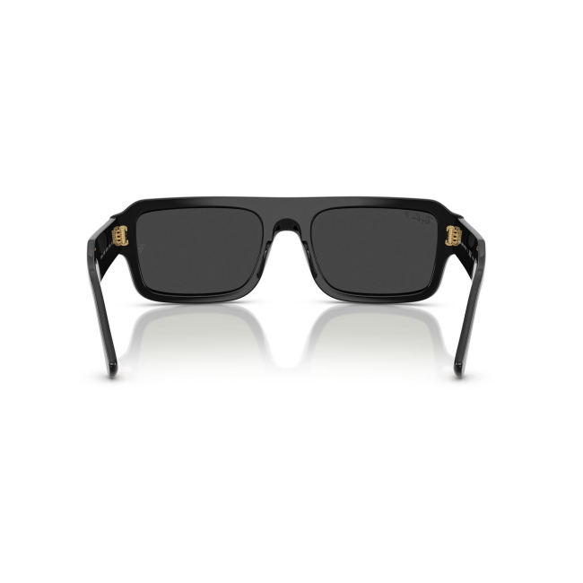Ray-Ban RB 4454 LUKAS col. 6677/48 è un occhiale da sole in acetato nero lucido e calibro 56.