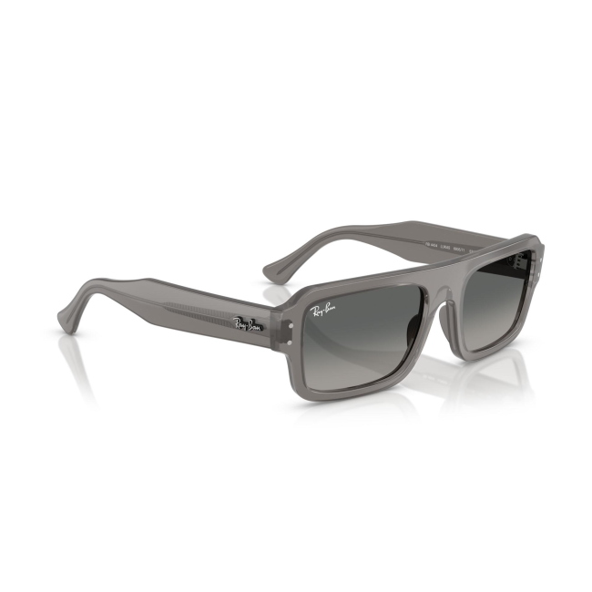Ray-Ban RB 4454 LUKAS col. 6805/71 è un occhiale da sole in acetato grigio trasparente e calibro 56.