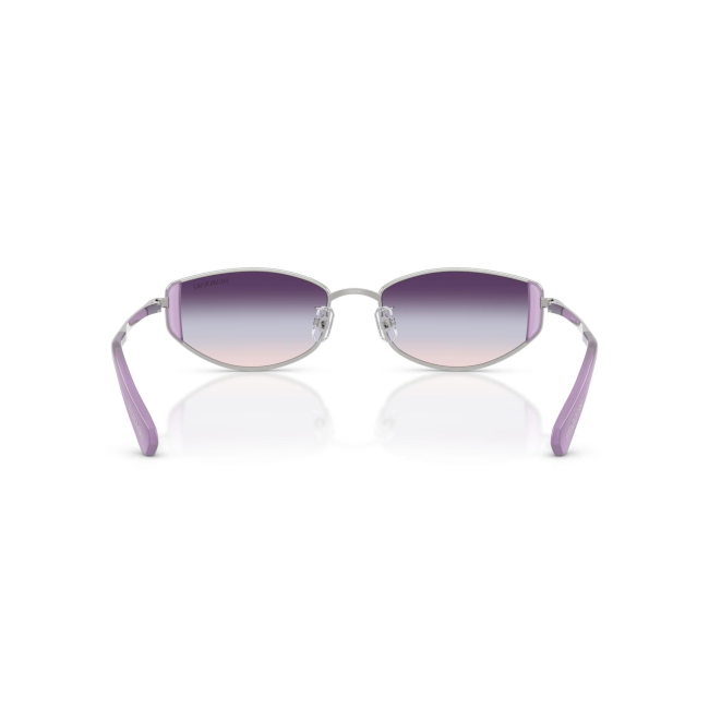 Swarovski SK 7035D col. 4001/U7 è un occhiale da sole da donna in metallo argento, dalla forma ovale e calibro 53.