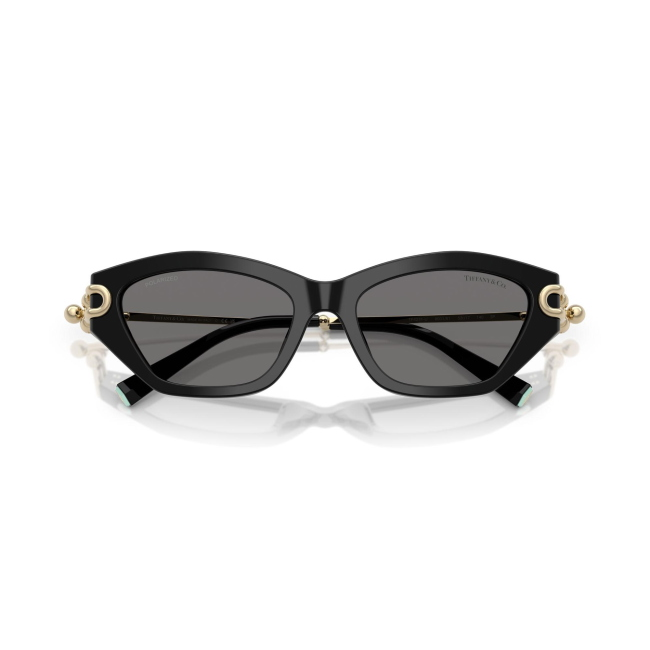 Tiffany & Co. TF 4231U col. 8001/81 è un occhiale da sole da donna in acetato nero lucido, dalla forma cat eye e calibro 53.