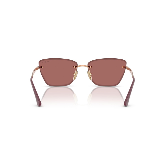 Vogue VO 4332S col. 5152/69 è un occhiale da sole in metallo oro rosa e calibro 59.