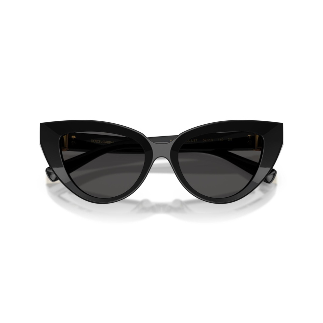 Dolce & Gabbana DG 4497 col. 501/87 è un occhiale da sole da donna in acetato nero lucido, dalla forma cat eye e calibro 52.