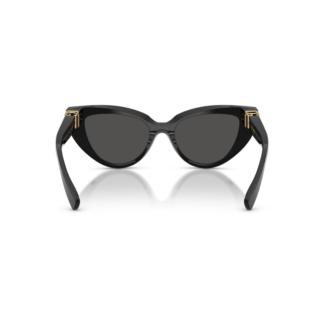Dolce & Gabbana DG 4497 col. 501/87 è un occhiale da sole da donna in acetato nero lucido, dalla forma cat eye e calibro 52.