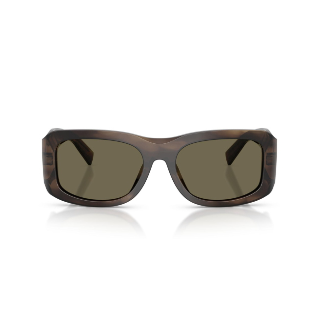 Dolce & Gabbana DG 4503 col. 3200/3 è un occhiale da sole da uomo in acetato marrone tabacco striato, dalla forma rettangolare e calibro 57.