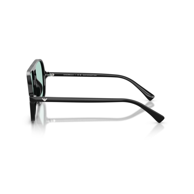 Emporio Armani EA 4252U col. 5017/65 è un occhiale da sole in acetato nero lucido e calibro 57.