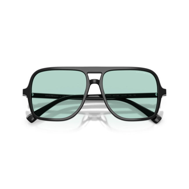 Emporio Armani EA 4252U col. 5017/65 è un occhiale da sole in acetato nero lucido e calibro 57.