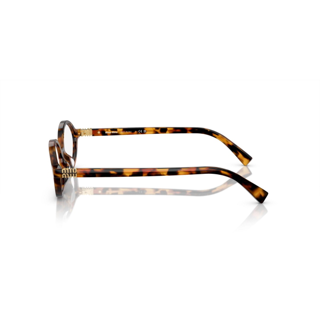 Miu Miu VMU 01X col. 19P-1O1 è una montatura da vista da donna in acetato marrone tartarugato chiaro, dalla forma ovale e calibro 50.