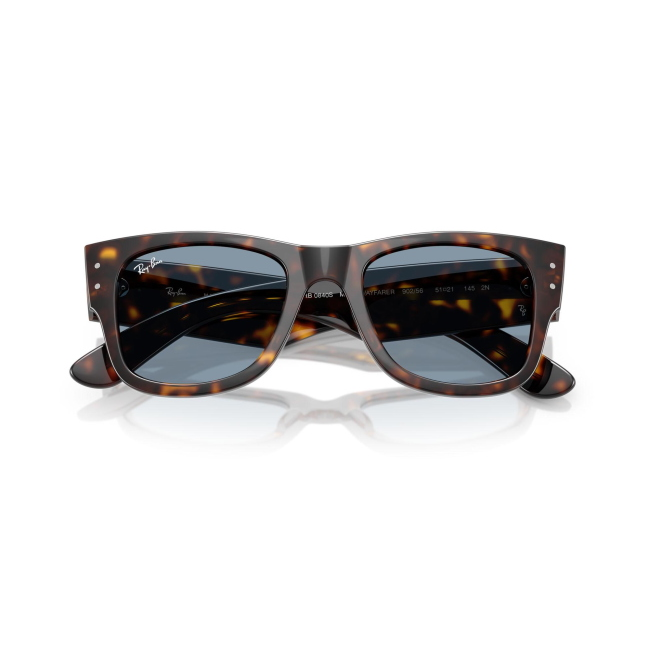 Ray-Ban RB 0840S MEGA WAYFARER col. 902/56 è un occhiale da sole in acetato marrone tartarugato e calibro 51.