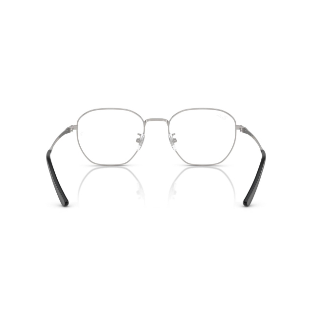 Ray-Ban RB 8777D col. 1002 è una montatura da vista in titanio argento e calibro 53.