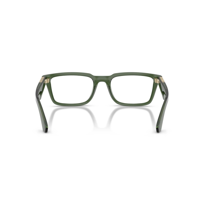 Burberry BE 2428U col. 4174 è una montatura da vista da uomo in acetato verde trasparente, dalla forma rettangolare e calibro 54.