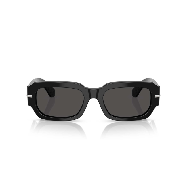 Dolce & Gabbana DG 4485 col. 501/87 è un occhiale da sole da uomo in acetato nero lucido, dalla forma rettangolare e calibro 54.