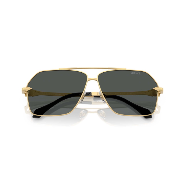 Versace VE 2284 col. 1002/87 è un occhiale da sole da uomo in metallo oro, dalla forma squadrata e calibro 63.