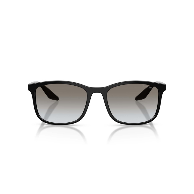 Prada Linea Rossa SPS A08 col. 1AB-0A7 è un occhiale da sole da uomo in acetato nero satinato, dalla forma pillow e calibro 56.