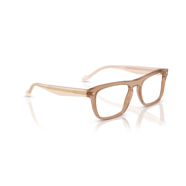 Vogue VO 5619 col. 3189 è una montatura da vista in acetato marrone trasparente e calibro 54.