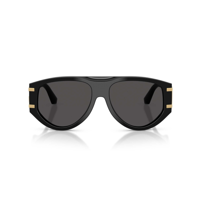 Dolce & Gabbana DG 4499 col. 501/87 è un occhiale da sole da donna in acetato nero lucido, dalla forma pilot e calibro 57.