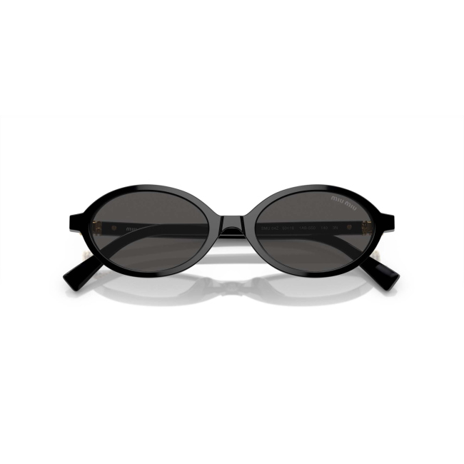 Miu Miu SMU 04Z col. 1AB-5S0 è un occhiale da sole da donna in acetato nero lucido, dalla forma ovale e calibro 50.