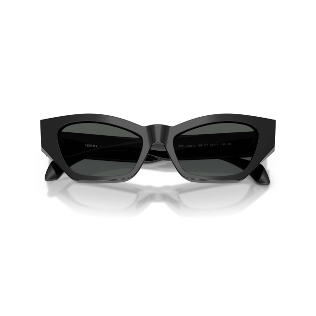 Versace VE 4488U col. GB1/87 è un occhiale da sole da donna in acetato nero lucido, dalla forma cat eye e calibro 53.