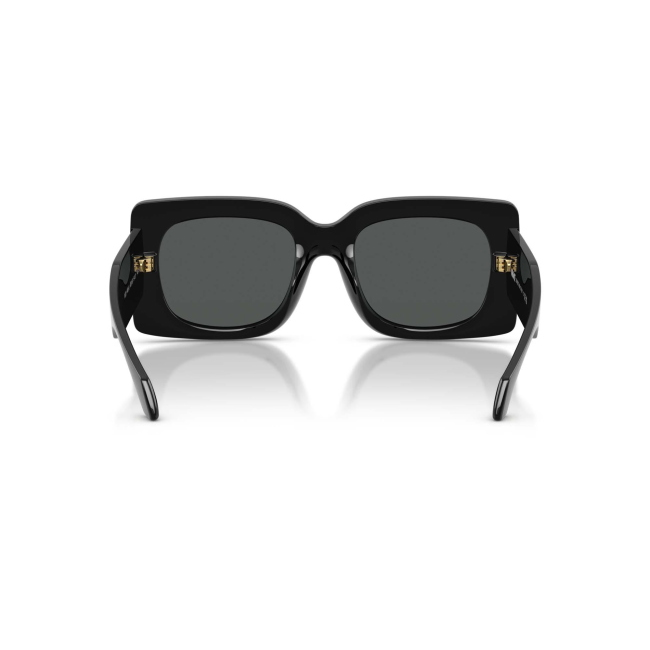 Versace VE 4496U col. GB1/87 è un occhiale da sole da donna in acetato nero lucido, dalla forma squadrata e calibro 54.