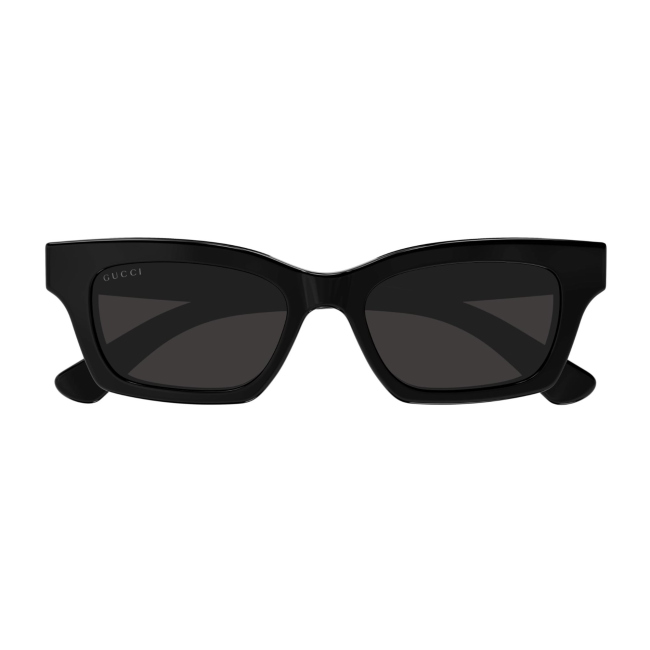 Gucci GG 1790 S col. 001 è un occhiale da sole da donna in acetato nero lucido e calibro 51.
