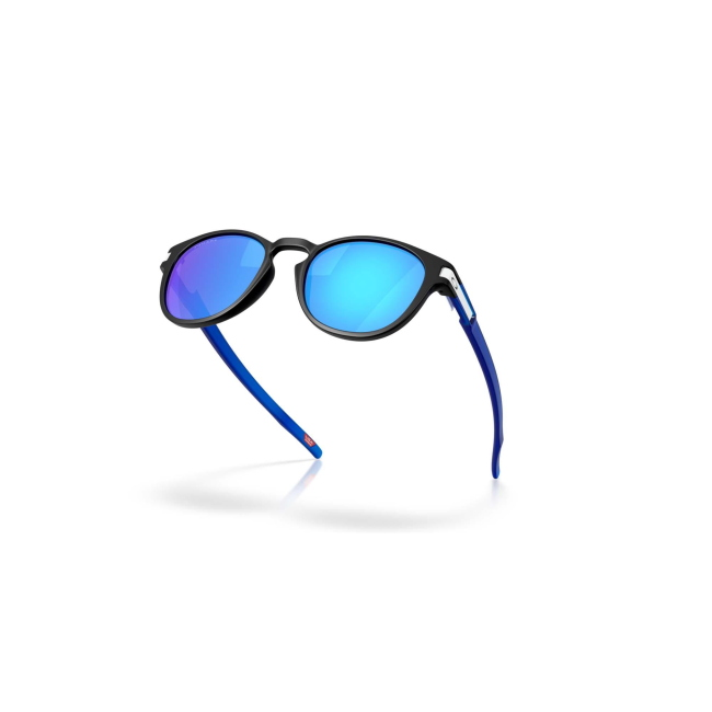 Oakley OO 9265 LATCH Col.70 Cal.53: occhiale da sole, calibro 53, colore 70. Materiale/finitura celluloide nero satinato, colore principale nero, lenti prizm sapphire.