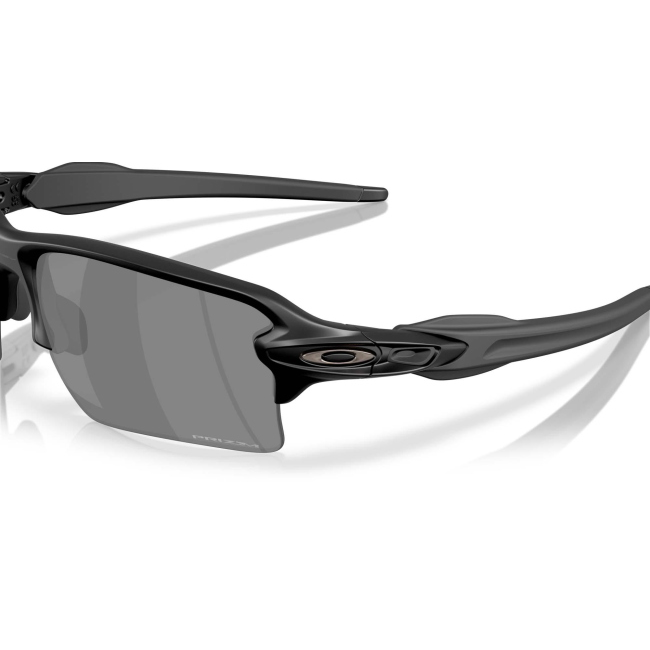 Oakley OO 9488 FLAK 2.0 XXL col. 06 è un occhiale da sole in acetato nero satinato e calibro 63.
