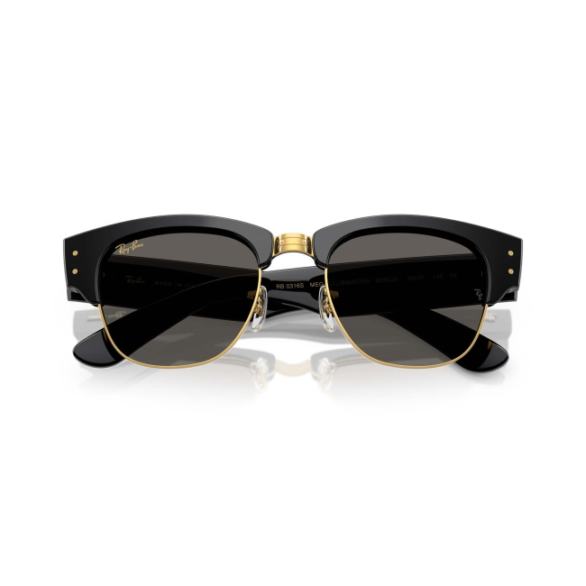 Ray-Ban RB 0316S MEGA CLUBMASTER X A$AP ROCKY col. 6826/J5 è un occhiale da sole in acetato nero lucido e calibro 53.
