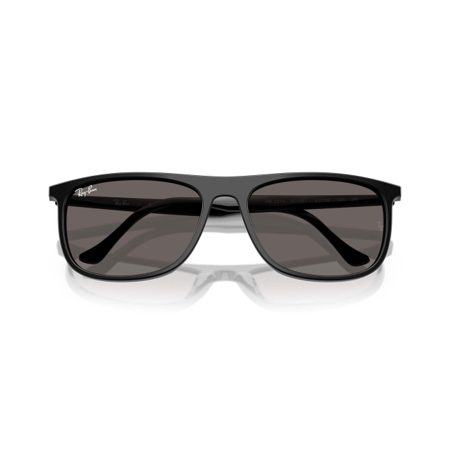 Ray-Ban RB 2216 col. 901/B1 è un occhiale da sole in acetato nero lucido e calibro 61.