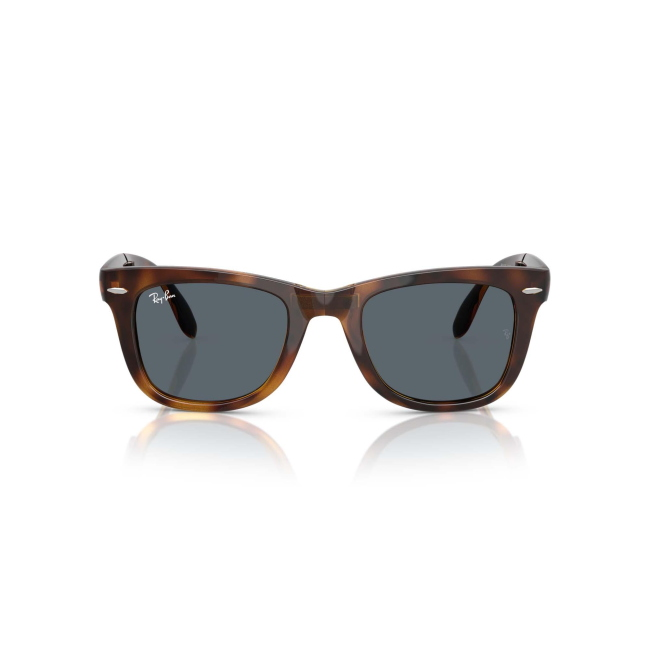Ray-Ban RB 4105 FOLDING WAYFARER col. 710/R5 è un occhiale da sole in acetato marrone tartarugato e calibro 50.