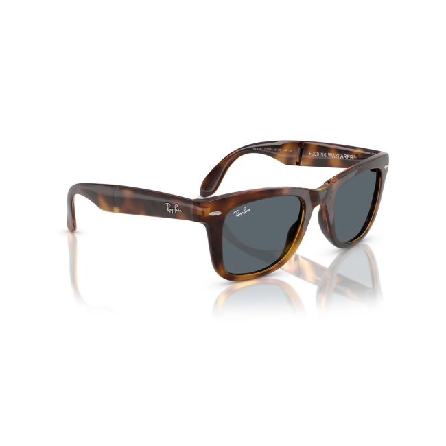 Ray-Ban RB 4105 FOLDING WAYFARER col. 710/R5 è un occhiale da sole in acetato marrone tartarugato e calibro 50.