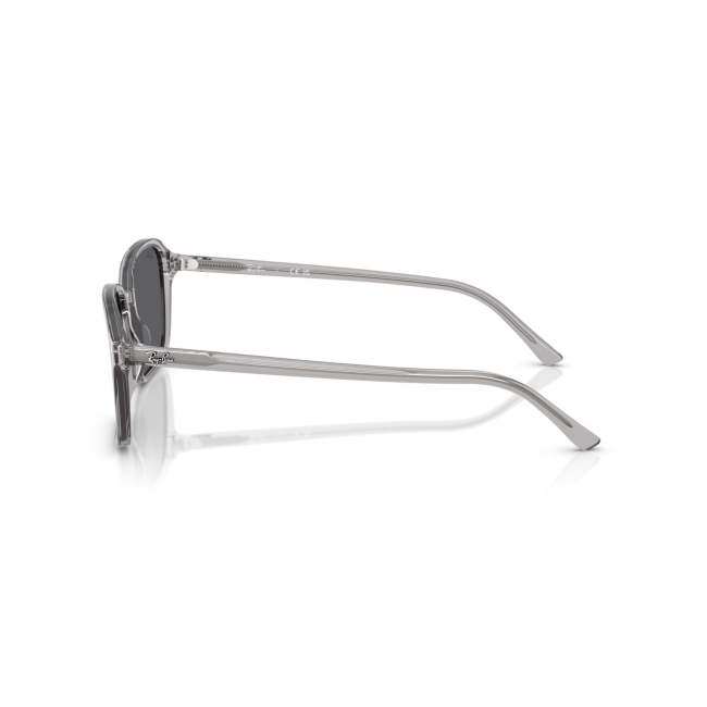 Ray-Ban RB 2231 RAIMOND col. 1436/B1 è un occhiale da sole in acetato grigia trasparente e calibro 58.