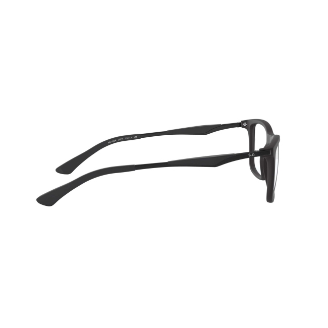Ray-Ban RB 7029 col. 2077 è una montatura da vista in acetato nero satinato e calibro 53.