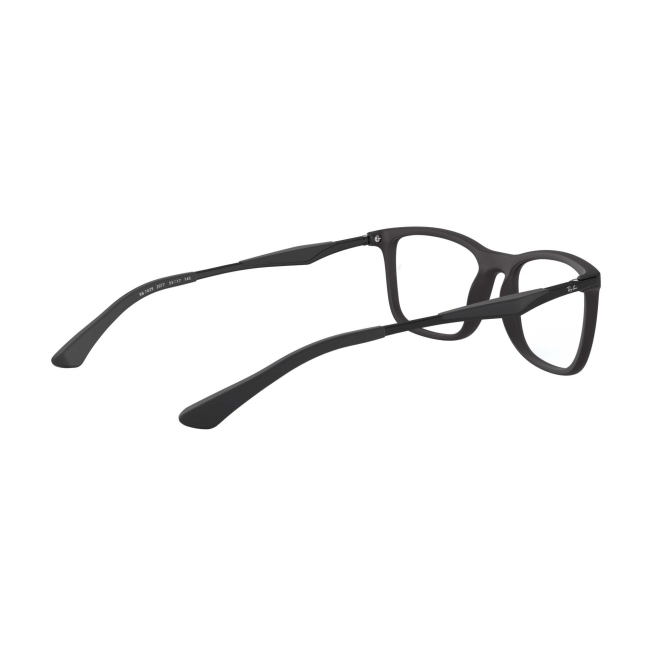 Ray-Ban RB 7029 col. 2077 è una montatura da vista in acetato nero satinato e calibro 53.