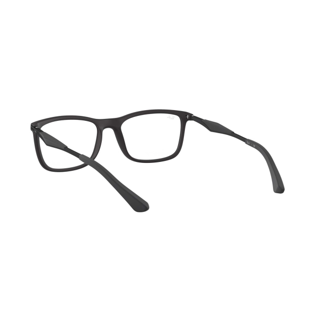 Ray-Ban RB 7029 col. 2077 è una montatura da vista in acetato nero satinato e calibro 53.