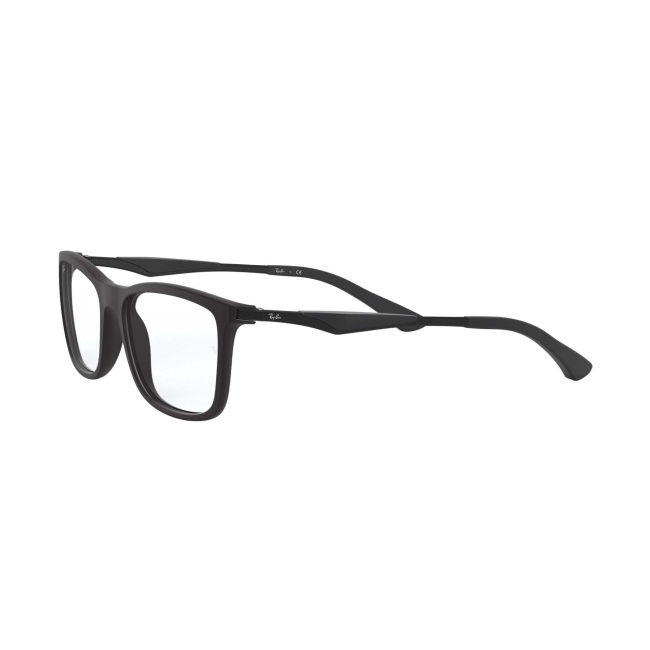 Ray-Ban RB 7029 col. 2077 è una montatura da vista in acetato nero satinato e calibro 53.