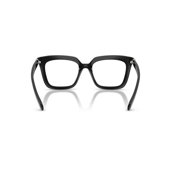 Swarovski SK 2043 col. 1038 combina acetato NERO LUCIDO con una forma Squadrata. Calibro 51, per un risultato moderno e portabile.