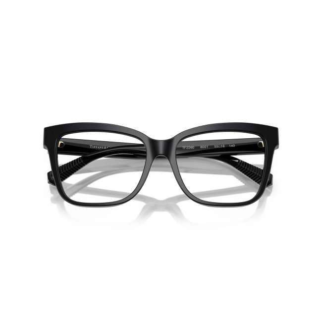 Tiffany & Co. TF 2260 col. 8001 è una montatura da vista da donna in acetato nero lucido, dalla forma cat eye e calibro 55.