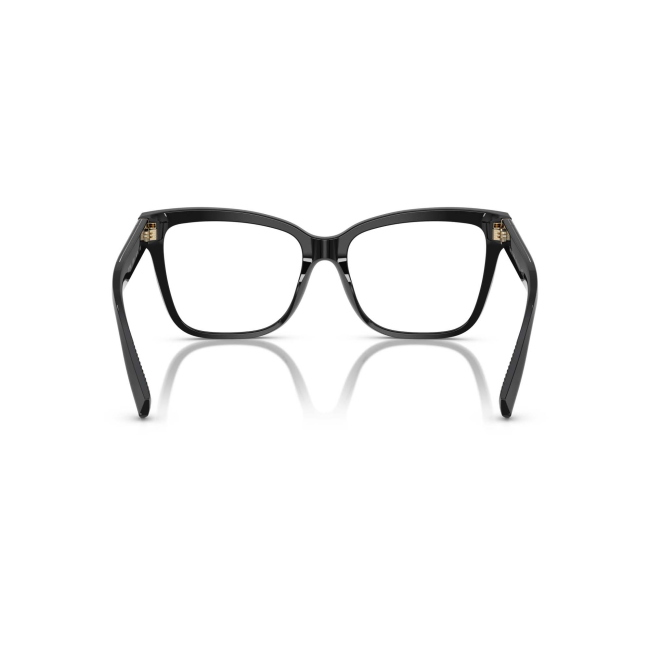 Tiffany & Co. TF 2260 col. 8001 è una montatura da vista da donna in acetato nero lucido, dalla forma cat eye e calibro 55.
