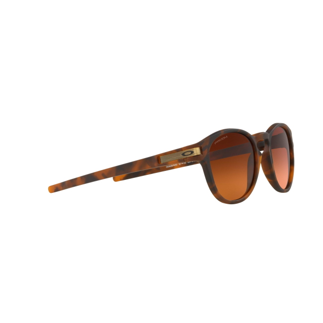 Oakley OO 9265 LATCH col. 60 è un occhiale da sole in acetato marrone tartarugato satinato e calibro 53.