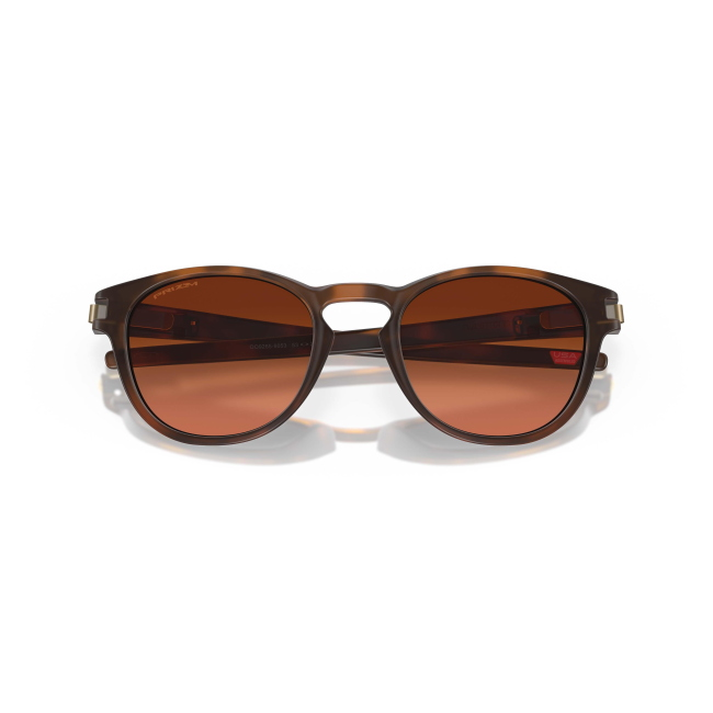 Oakley OO 9265 LATCH col. 60 è un occhiale da sole in acetato marrone tartarugato satinato e calibro 53.