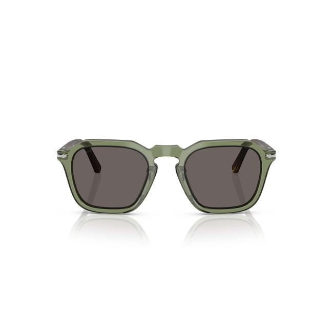 Persol PO 3292S Col.1226/B1 Cal.52: occhiale da sole, calibro 52, colore 1226/B1. Materiale/finitura celluloide verde trasparente, colore principale verde, lenti grigio scuro.