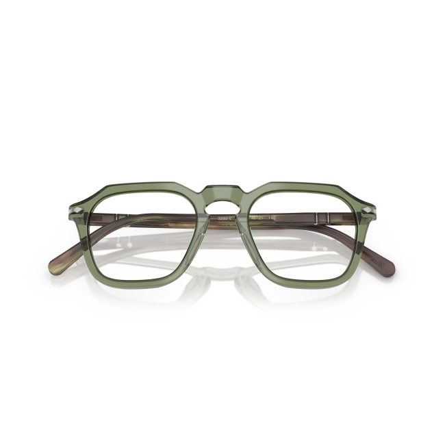 Persol PO 3292V col. 1226 è una montatura da vista da donna in acetato verde trasparente, dalla forma squadrata e calibro 50.