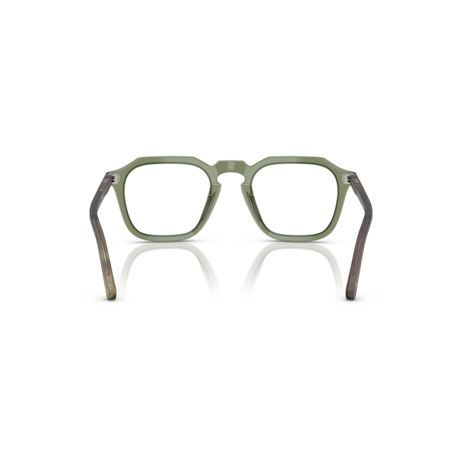 Persol PO 3292V col. 1226 è una montatura da vista da donna in acetato verde trasparente, dalla forma squadrata e calibro 50.