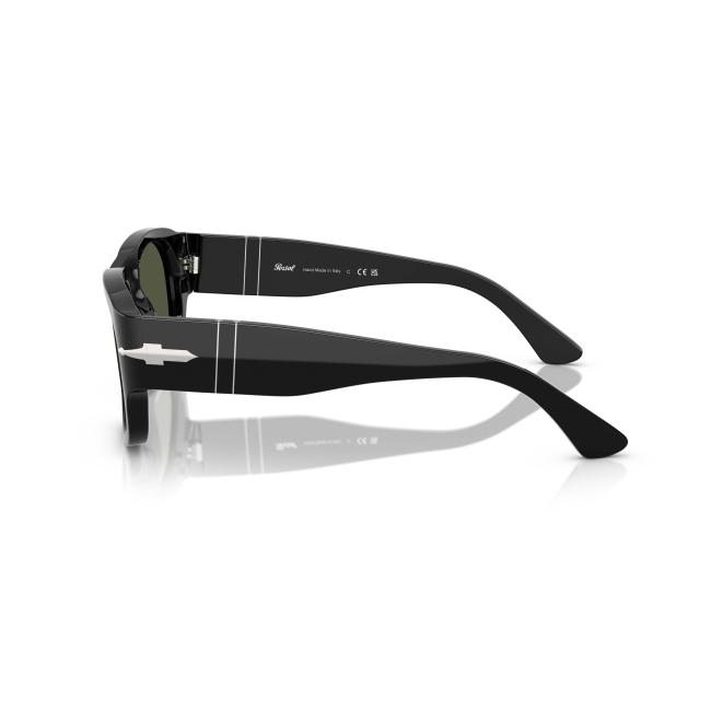 Persol PO 3380S col. 95/31 è un occhiale da sole da donna in acetato nero lucido, dalla forma squadrata e calibro 55.