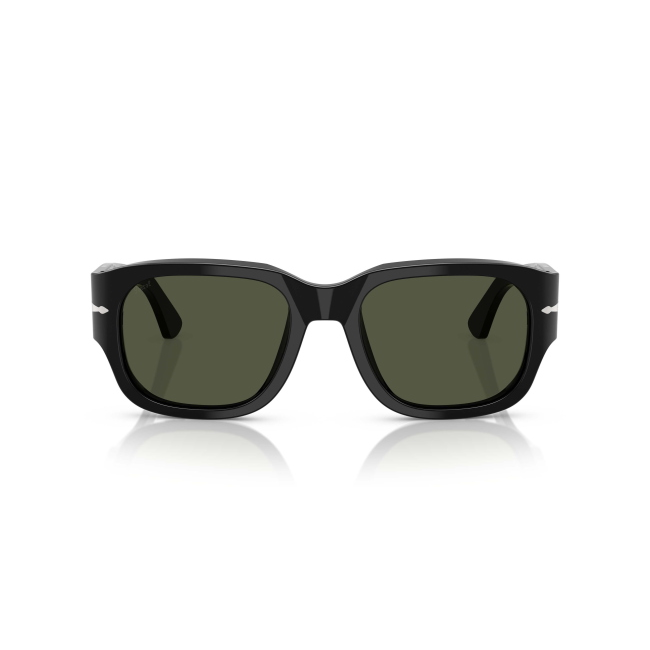 Persol PO 3380S col. 95/31 è un occhiale da sole da donna in acetato nero lucido, dalla forma squadrata e calibro 55.