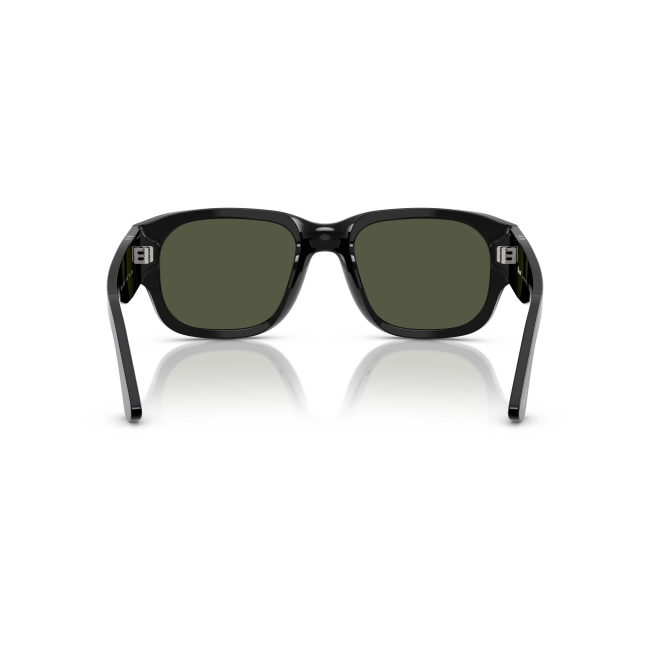 Persol PO 3380S col. 95/31 è un occhiale da sole da donna in acetato nero lucido, dalla forma squadrata e calibro 55.