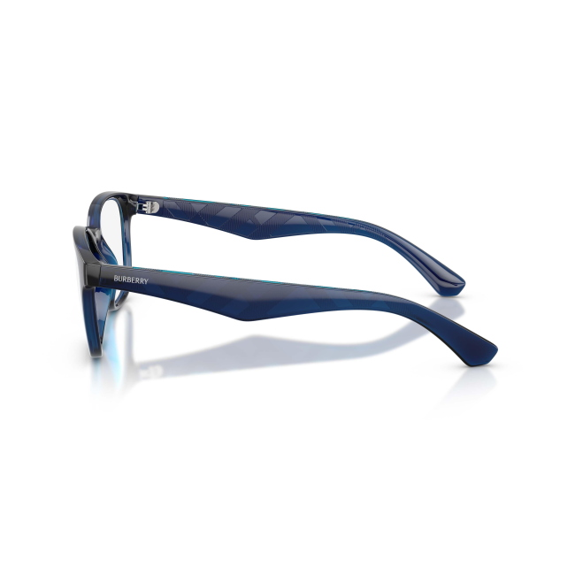 Burberry BE 2433U col. 4110 è una montatura da vista da uomo in acetato blu, dalla forma squadrata e calibro 52.