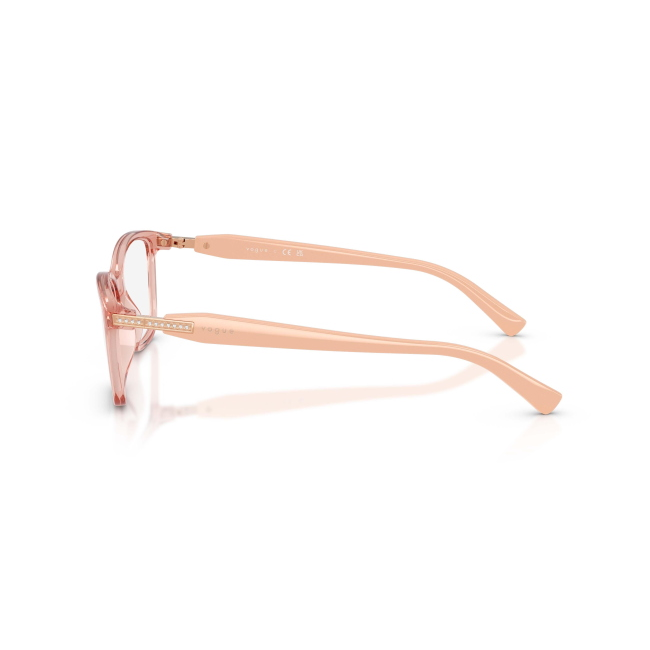 Vogue VO 5680B col. 2864 è una montatura da vista in acetato rosa trasparente e calibro 54.