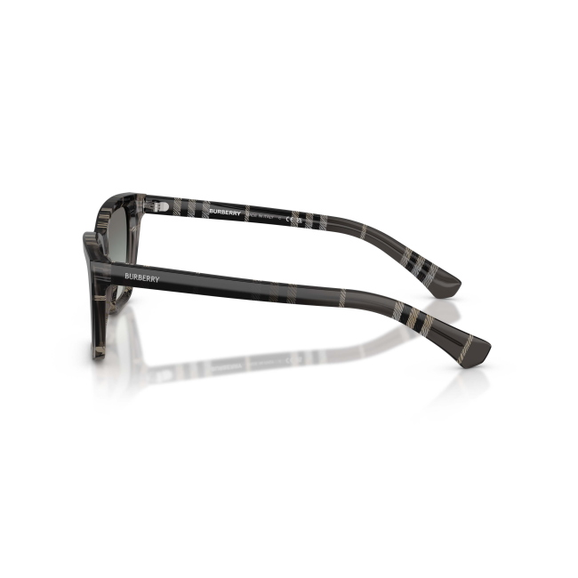 Burberry BE 4468 Col.4200/11 Cal.54: occhiale da sole, calibro 54, colore 4200/11. Materiale/finitura celluloide con motivo a quadri grigio, colore principale grigio, lenti grigie sfumate.