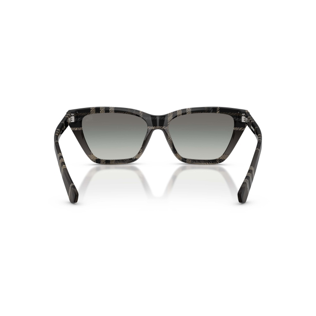 Burberry BE 4468 Col.4200/11 Cal.54: occhiale da sole, calibro 54, colore 4200/11. Materiale/finitura celluloide con motivo a quadri grigio, colore principale grigio, lenti grigie sfumate.